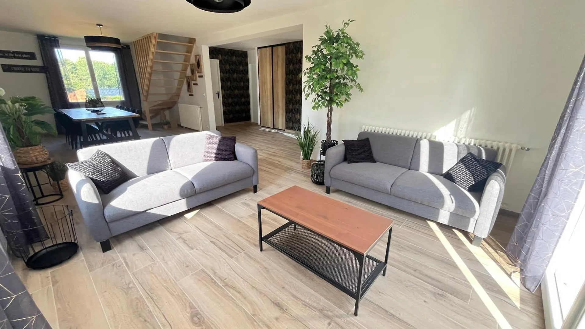 La Maison De Louise Sizun 0*,  Francia